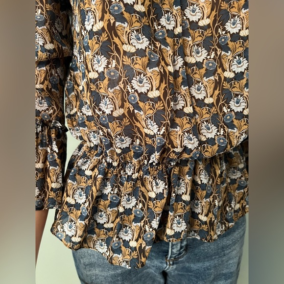 Women's Michael Kors Floral Silk Shirt with small ruffles and Gold Button, Small - Picture 10 of 15